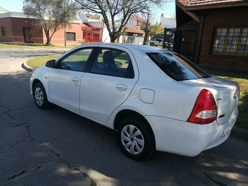 Toyota Etios 1.5 Xs 4 Puertas 2017 Excelente Permuto