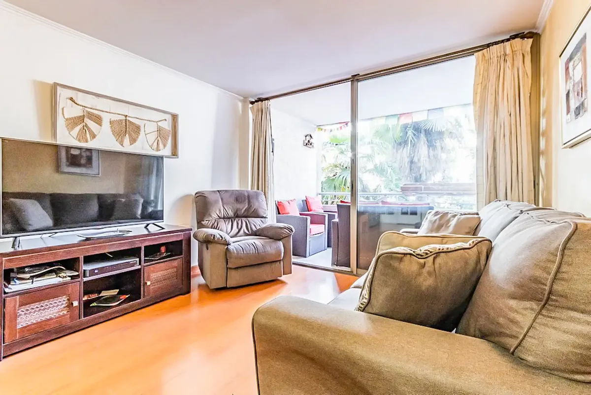 Imagen 3 de 25 de Las Condes - Departamento + Oficina Privada En Condominio