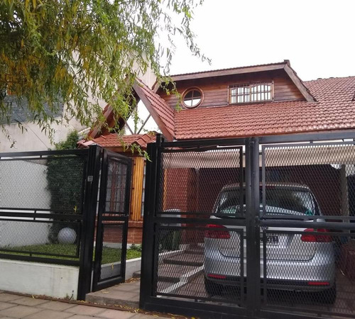 Ph Tipo Casa. Muy Amplio Con Acceso Individual.