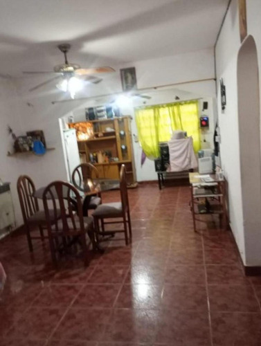 Casa En Venta - 3 Dormitorios 2 Baños - 950mts2 - Bernal Oeste