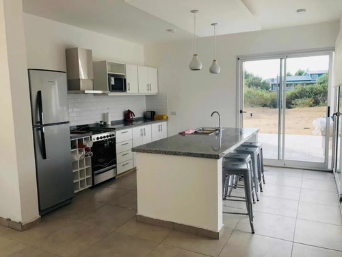 Imagen 5 de 13 de Venta - Costa Esmeralda - Muy Linda Casa En Barrio Deportivo