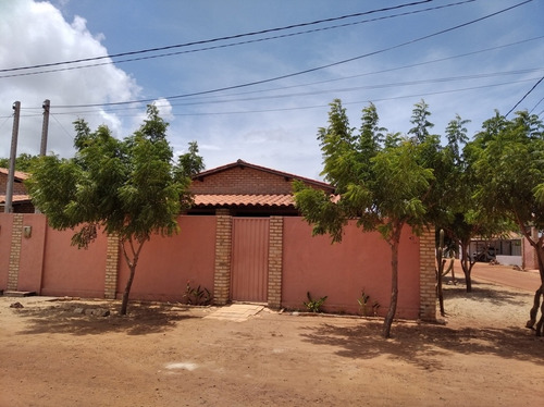 Casa 3 Quartos 1banheiro