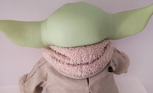 Muñeco Baby Yoda Star Wars Con Accesorio Mattel 28cm (Usado)
