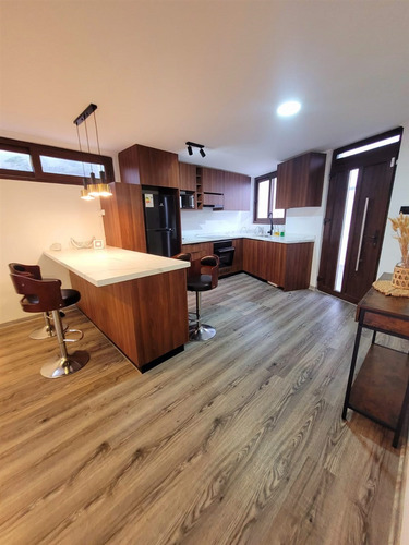 Casa En Venta De 3 Dorm. En Quintero