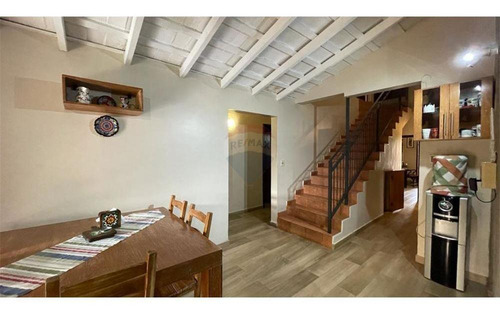Imagen 7 de 14 de Vendo Casa En Lambaré: 5 Habitaciones Y 2 Baños.