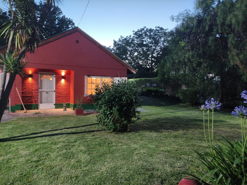 Casa Quinta De 3 Ambientes Con Pileta En Lobos A Una Cuadra De La Laguna ¡¡ Apto Credito!!