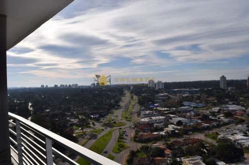 Apartamento Muy Cerca De La Peninsula Y De La Playa, Cuenta Con 2 Dormitorios, 2 Baños, Living-comedor, Cocina , Terraza Y Garaje.- Ref: 1911