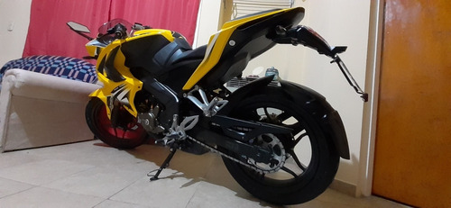 Bajaj Rouser Rs 200 Impecable