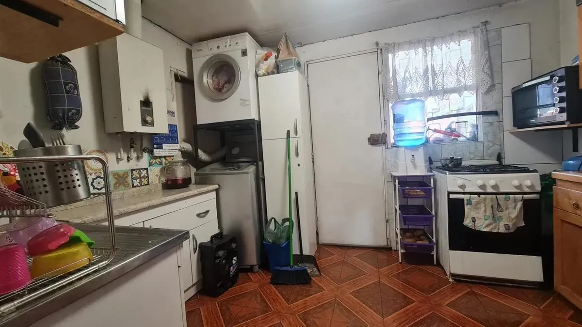Imagen 5 de 14 de Casa En Pasaje A Pasos Del Metro Santa Julia
