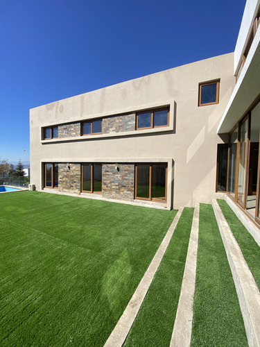 Hermosa Casa En Avenida Blanca Estela Concón