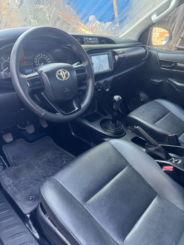 Toyota Hilux 2.8 Tdi Std Cab. Simples 4x4 2p