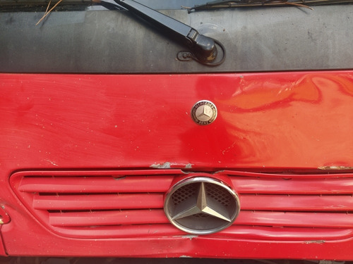 Mercedez Accelo 915