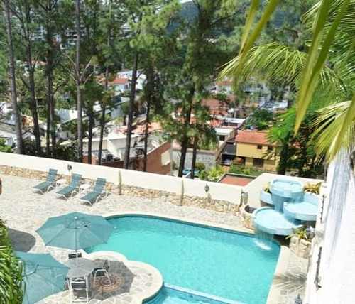 Imagen 2 de 19 de Rosaura Cortez Vende Casa Con Piscina En Urb. El Bosque Valencia (calle Cerrada)