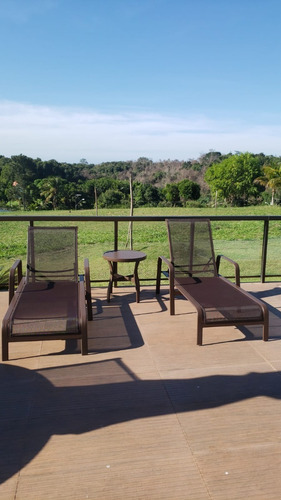 Imagem 3 de 4 de Mesa Lateral Para Espreguiçadeira De Piscina Jardim