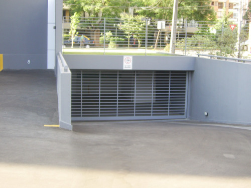 A Pasos De Metro Manquehue En Moderno Edificio