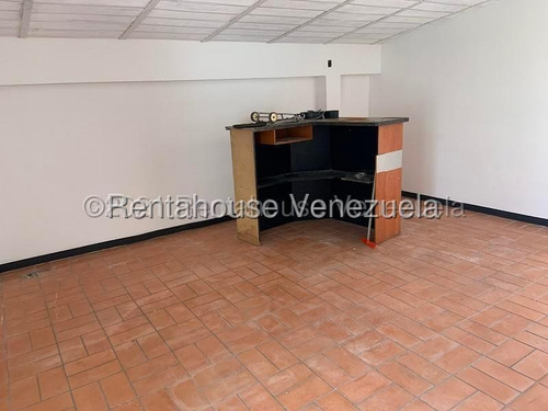 En Alquiler Excelente Casa Con Potencial En La Trinidad