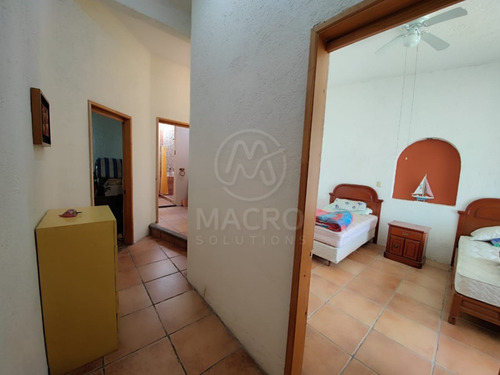 Casa En Venta En Fracc. Brisas De Cuautla De Un Nivel Con Alberca.