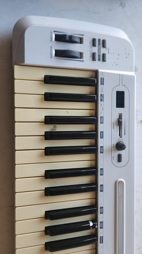 Controlador Samson Carbon 49 Usb Midi 49 Teclas - Sin Probar Blanco (Usado)