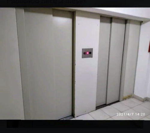 Oficina En Venta Con Balcón , Zona Centro