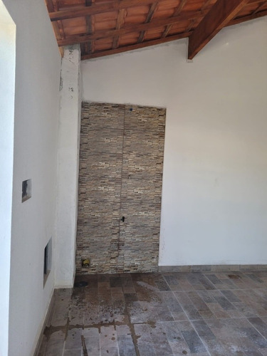 Imagem 4 de 13 de Casa Em.mongagua 2 Dormitórios Com Piscina 90 Mts R$ 230 Mil Piscina / Ducha/ Churrasqueira/ 2 Vagas.