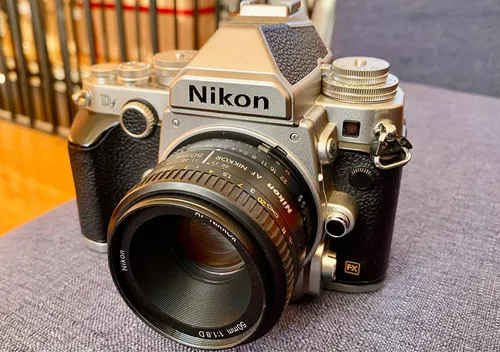 Vendo Preciosa Cámara Nikon Df (oferta) (Usado)