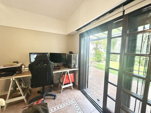 Venta De Hermosa Casa En Parque Chacabuco