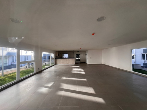Departamento Nuevo, Muy Luminoso, En Condominio Con Piscina