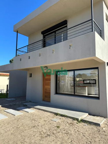 Casa En Venta A Estrenar En Lomas De Solymar 3 Dormitorios