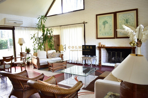 Excelente Residencia De 5 Dormitorios-ref:4553