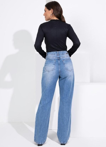Imagem 4 de 6 de Blusa Preta Gola Alta Com Decote Vazado E Mangas Longas Fem.