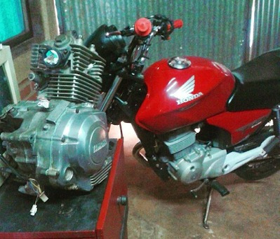 Imagen 3 de 10 de Mecánico A Domicilio Motos Taller Moto Mecánica Moto