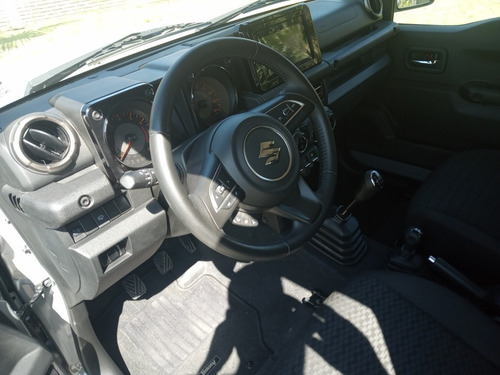 Imagen 12 de 14 de Suzuki Jimny Gls