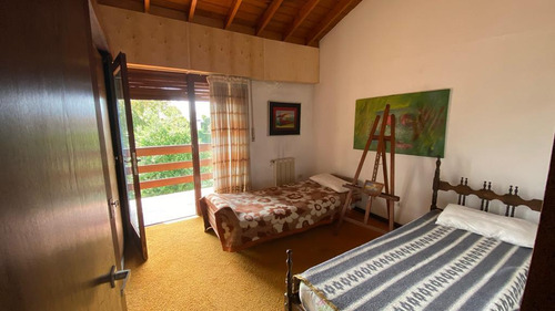 Casa En Venta - 4 Dormitorios 3 Baños - Cocheras - 234mts2 - Mar Del Plata