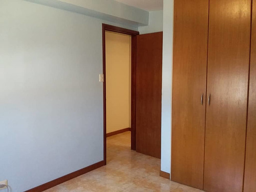 Imagen 6 de 15 de Nelida Lugo Alquila Apartamento Cumboto Norte Puerto Cabello