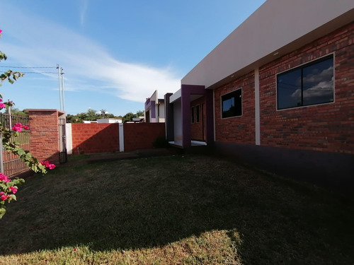 Vendo Casa En Esquina En El Barrio Valdéz De Cambyreta: 3 Habitaciones Y 2 Baños