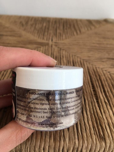 Exfoliante Para Manos Codos Y Pies Solido Amarettis 50g