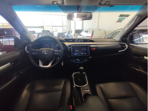 Imagen 20 de 24 de Toyota Hilux Srv Cuero 4x2 Mt