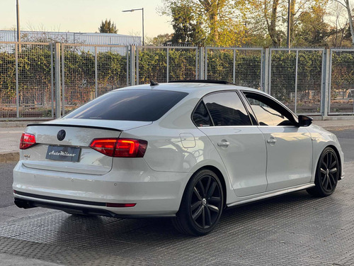Imagen 6 de 25 de Volkswagen Vento 2018 2.0 Tsi Gli 211cv App Connect + Nav
