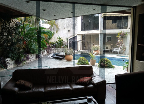 Se Vende Interesante Casa En Parte Alta De La Florida Con 4 Amplios Apartamentos