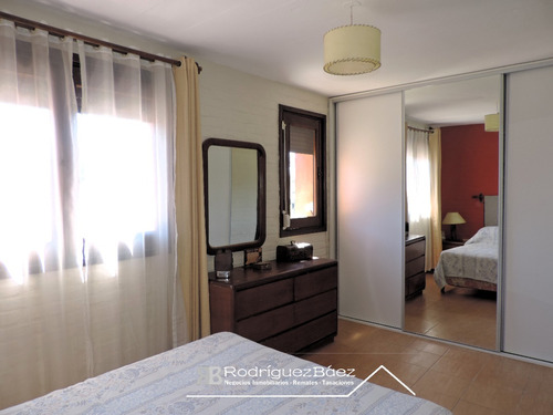 Venta Casa 3 Dormitorios 2 Baños Garage Jardin Y Fondo Verde