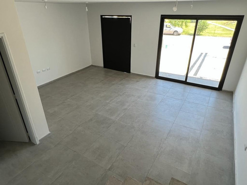 Imagen 7 de 15 de Alquiler En La Calandria - Av. Valparaíso 6590 -duplex 3 Dorm 3 Baños - Seguridad 24hsl