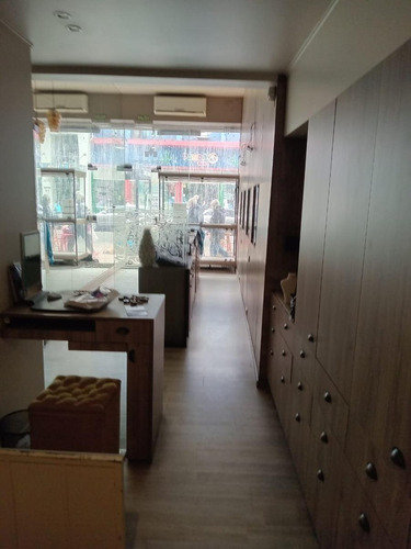 Oportunidad Local En Centro Comercial Rivadavia Entre Córdoba Y Santiago Del Estero