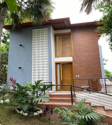 Vendo Villa Turistica Para Negocio O Veraneo Familiar En Altos De Gurabo, Santiago, Loma De Camp David