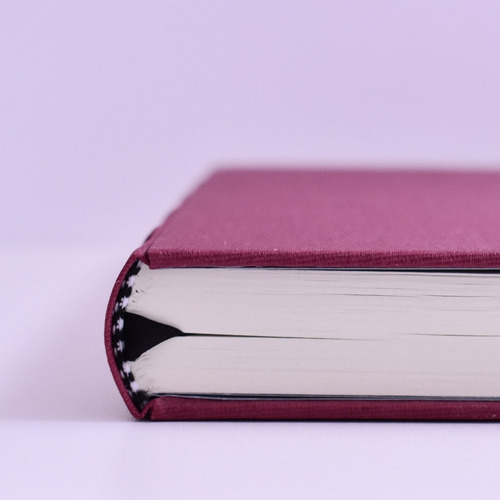 Cuaderno Artesanal 300 Pág Lomo Curvo Bajorrelieve Magenta