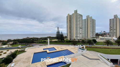 Departamento De 3 Dormitorios + Dependencia En Venta, Playa Mansa. Torre Jefferson,.