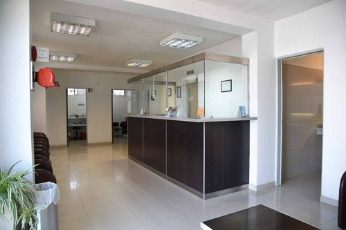 Venta De Consultorios C/laboratorio Merlo