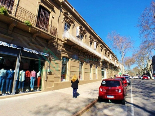 Imagen 22 de 28 de Montevideo - Locales Comerciales En Paseo De Compras Reus