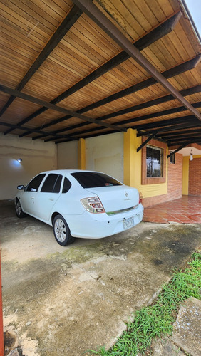 Se Vende Townhouse En Chalets De La Laguna, Tipuro