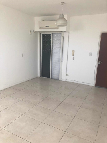 Imagen 13 de 15 de Depto 3 Ambientes, 2 Hab, Baño, Liv/com,lav, Terr S/expensa