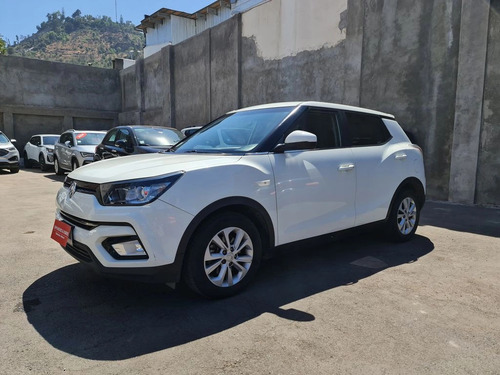 SsangYong Tivoli TX1011 GAS 4x2 MT